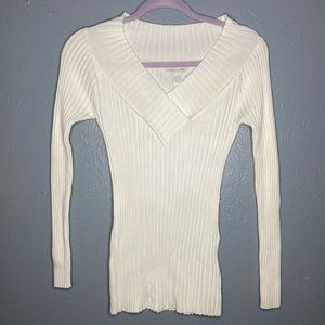 Stretchy White V-Neck Sweater